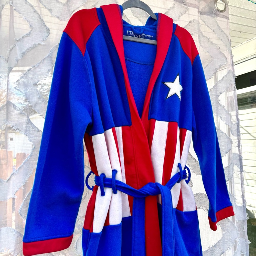 Captain America Marvel Belted Robe with Pockets and Hood Size S/M 🇺🇸🦸‍♂️🌀🥊🥇
